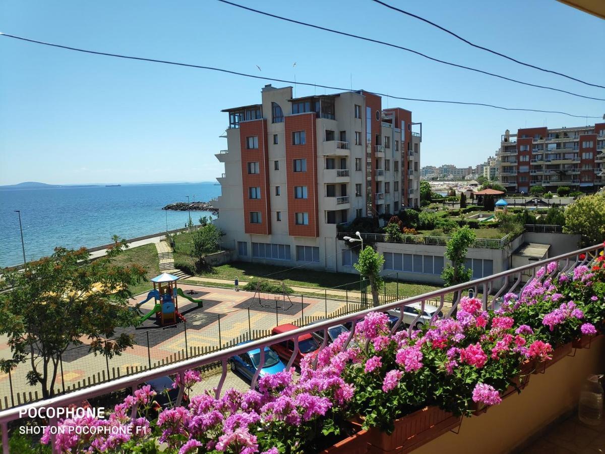 Homestay Kostadinov Pomorie Bagian luar foto