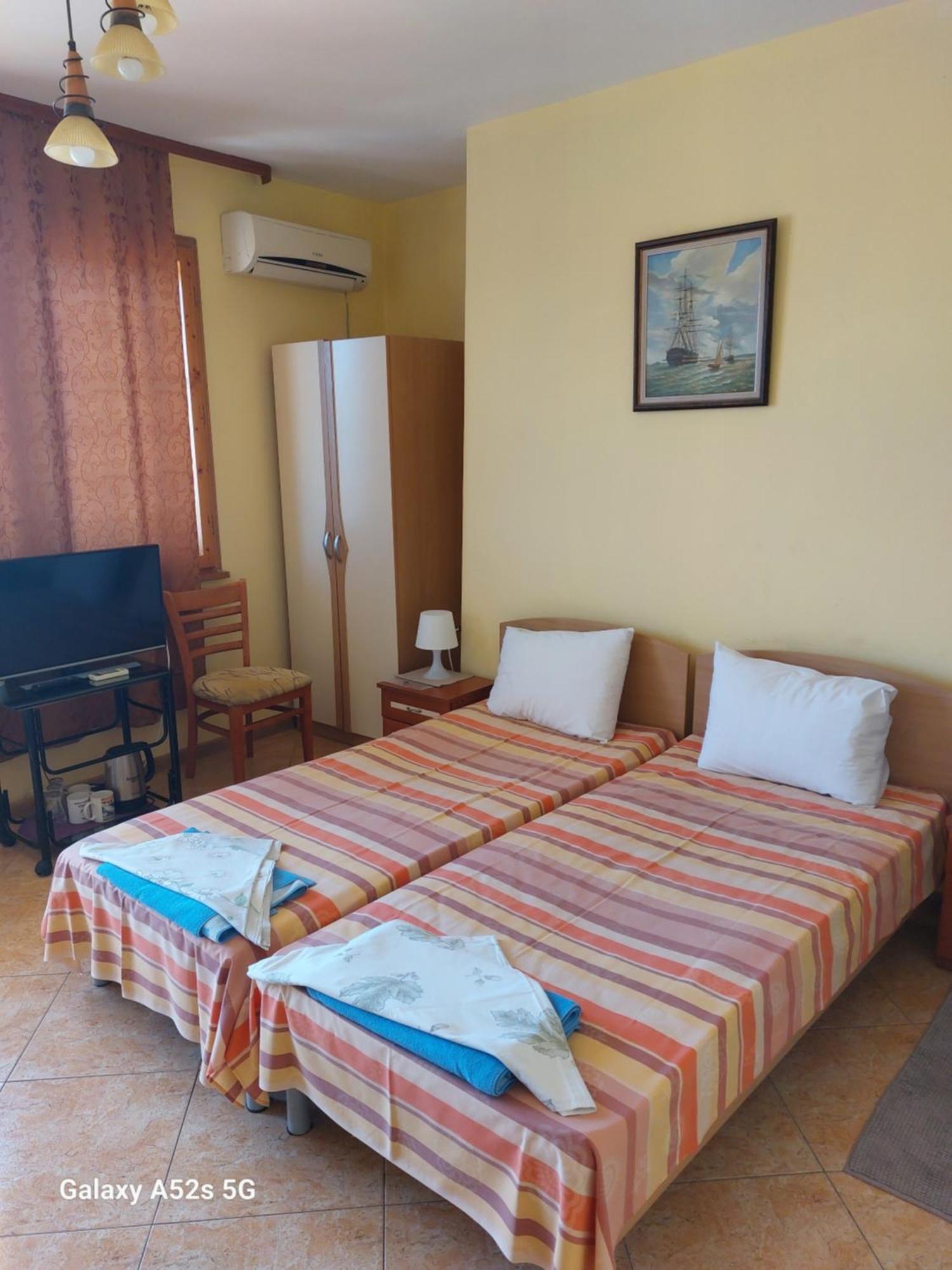 Homestay Kostadinov Pomorie Bagian luar foto
