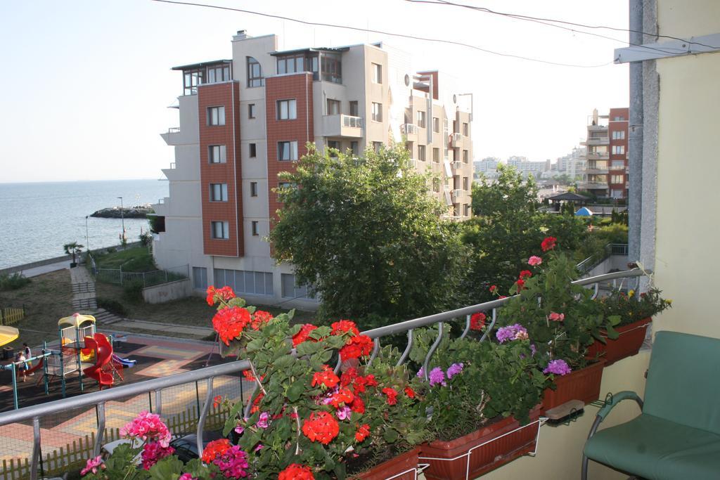 Homestay Kostadinov Pomorie Bagian luar foto